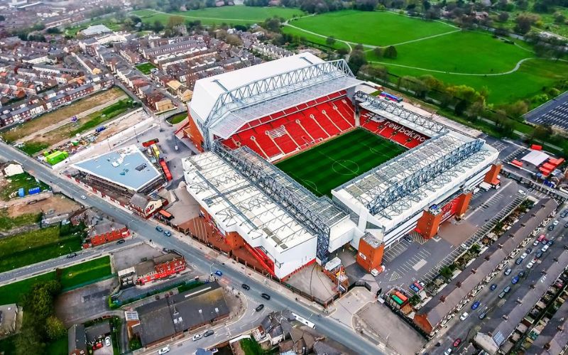Anfield sân nhà nổi tiếng của Liverpool