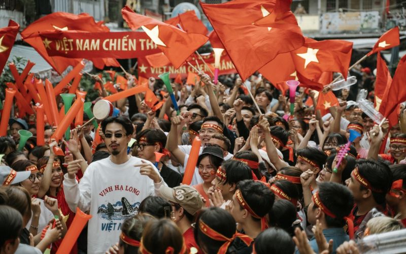Đi bão bóng đá là gì và ý nghĩa trong văn hóa cổ vũ